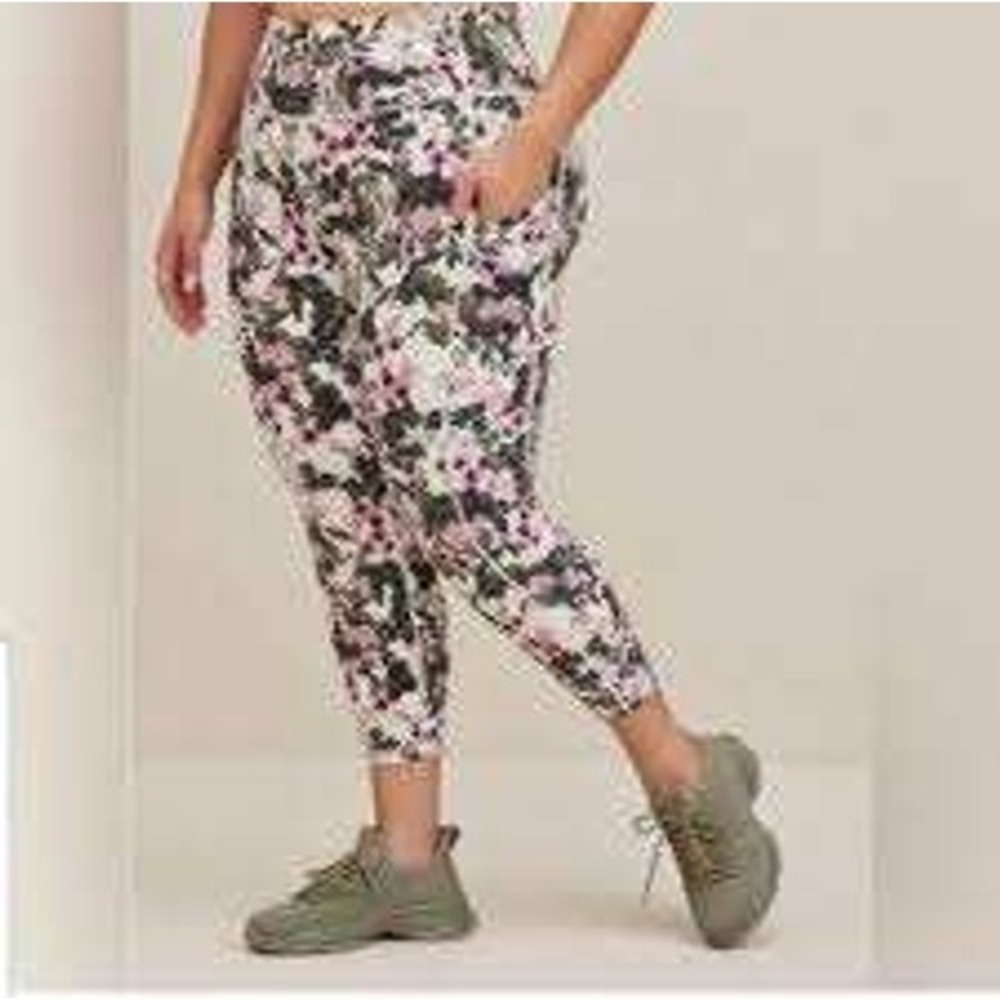 Torrid Crop Legging‎ NWT